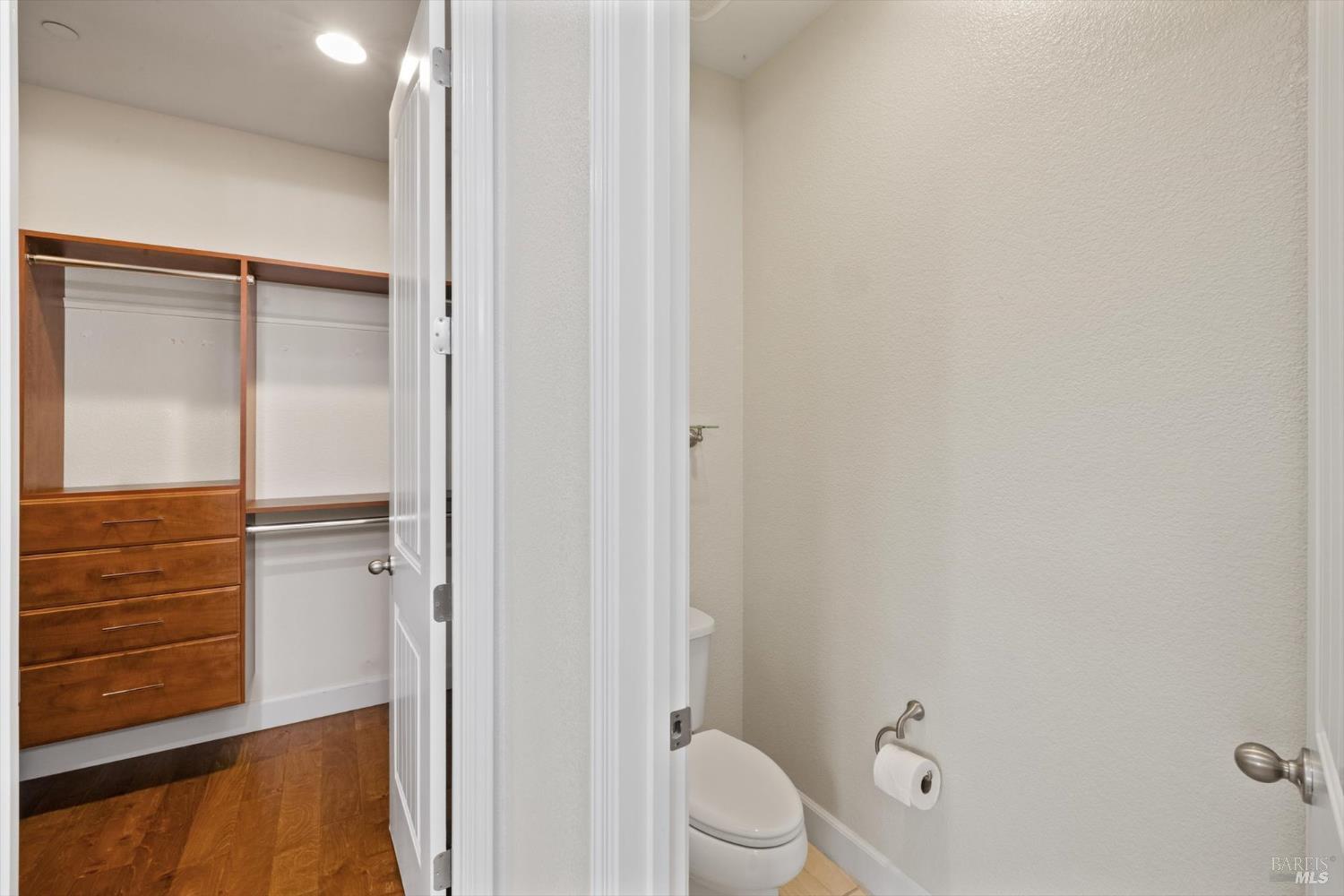 Detail Gallery Image 27 of 74 For 2036 Newcastle Dr, Vacaville,  CA 95687 - 3 Beds | 3 Baths