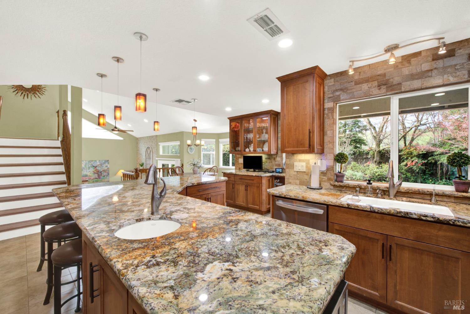 Detail Gallery Image 33 of 93 For 318 Kilgarvan Ct, Vacaville,  CA 95688 - 4 Beds | 3 Baths