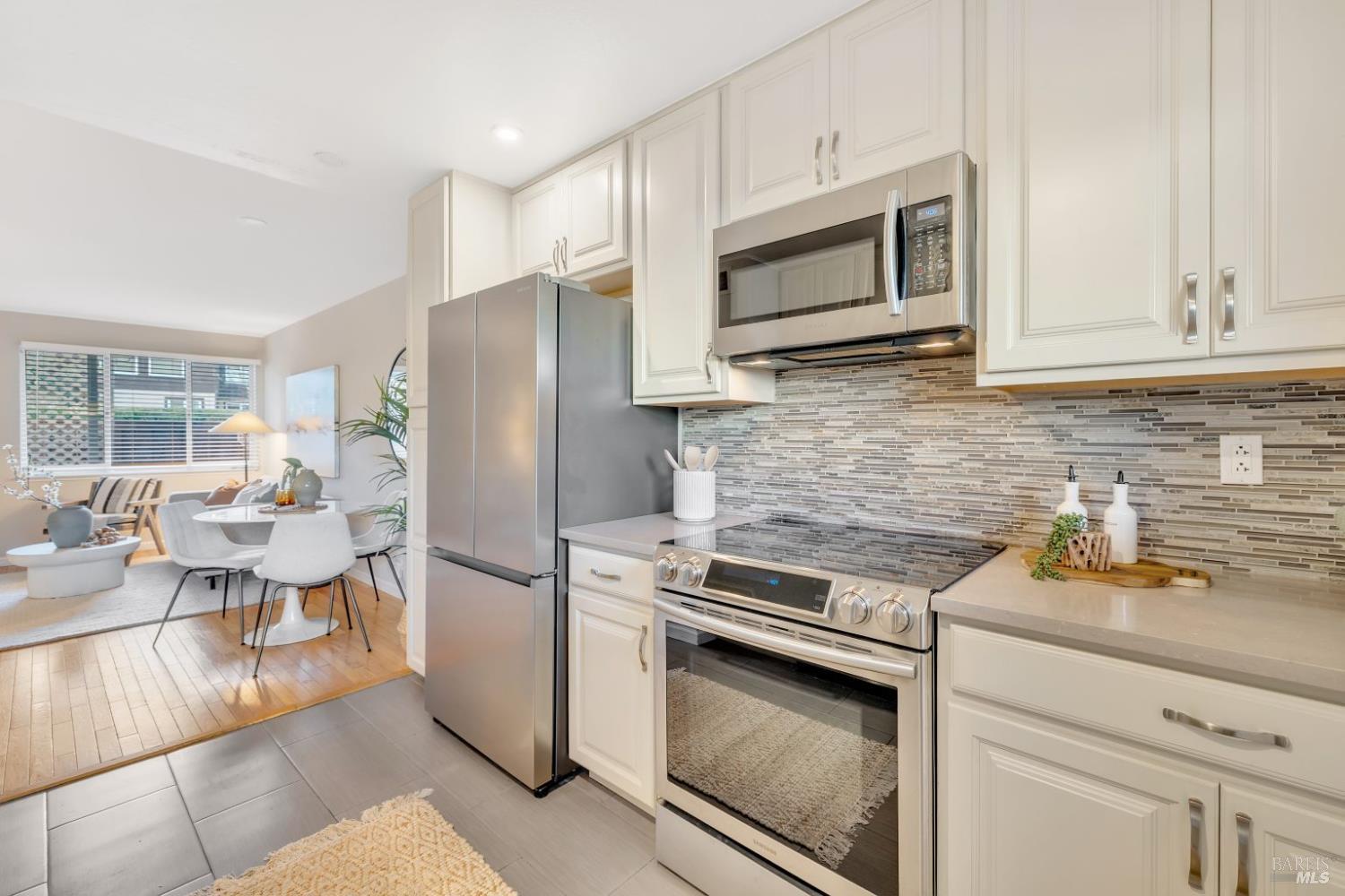 Detail Gallery Image 6 of 25 For 61 Pixley Ave #3,  Corte Madera,  CA 94925 - 2 Beds | 1 Baths