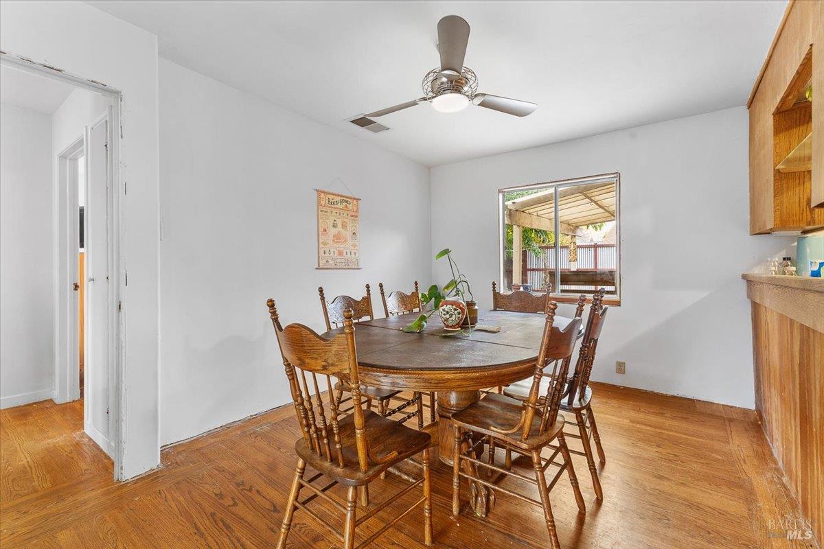 Detail Gallery Image 6 of 43 For 911 Harold Ln, Healdsburg,  CA 95448 - 3 Beds | 2 Baths