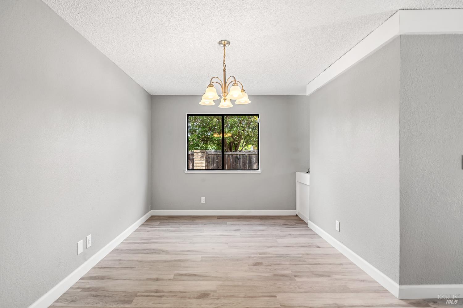 Detail Gallery Image 9 of 10 For 3148 Shetland Ct, Fairfield,  CA 94533 - 4 Beds | 2 Baths