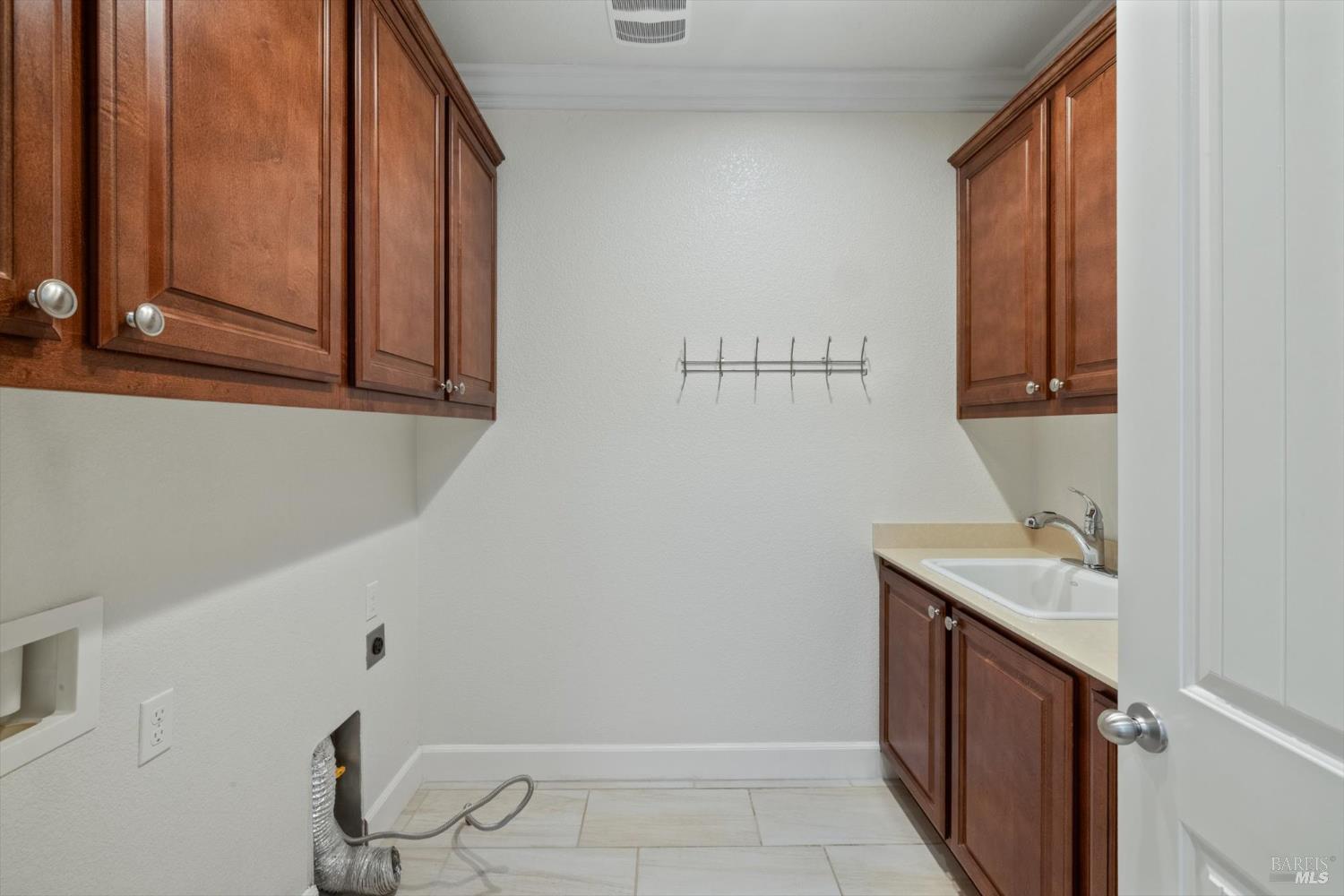 Detail Gallery Image 21 of 74 For 2036 Newcastle Dr, Vacaville,  CA 95687 - 3 Beds | 3 Baths