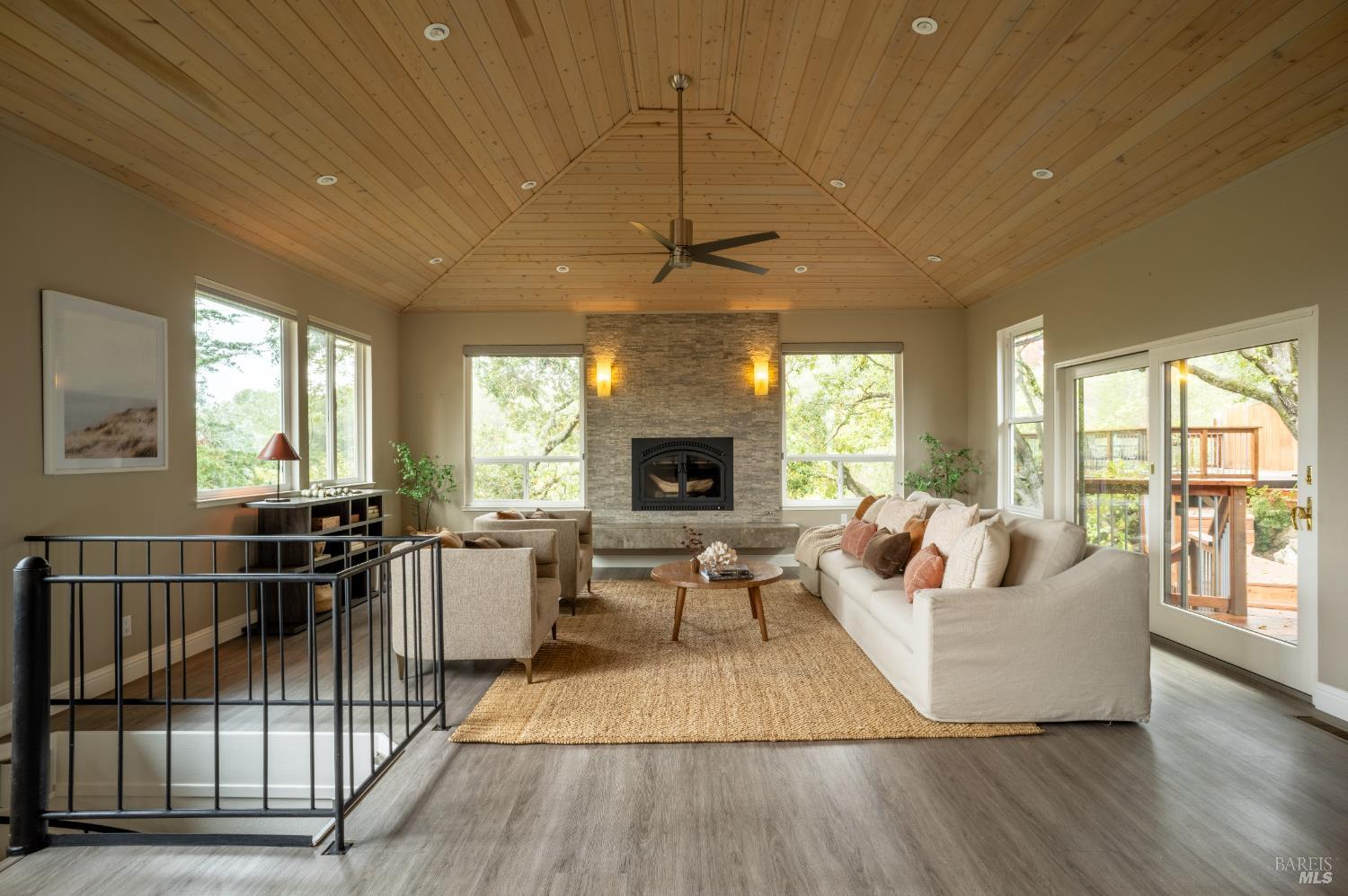 Detail Gallery Image 25 of 67 For 1205 Calle Del Arroyo Rd, Sonoma,  CA 95476 - 4 Beds | 3/1 Baths