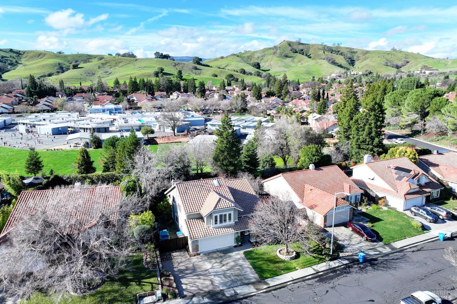 Detail Gallery Image 4 of 93 For 318 Kilgarvan Ct, Vacaville,  CA 95688 - 4 Beds | 3 Baths