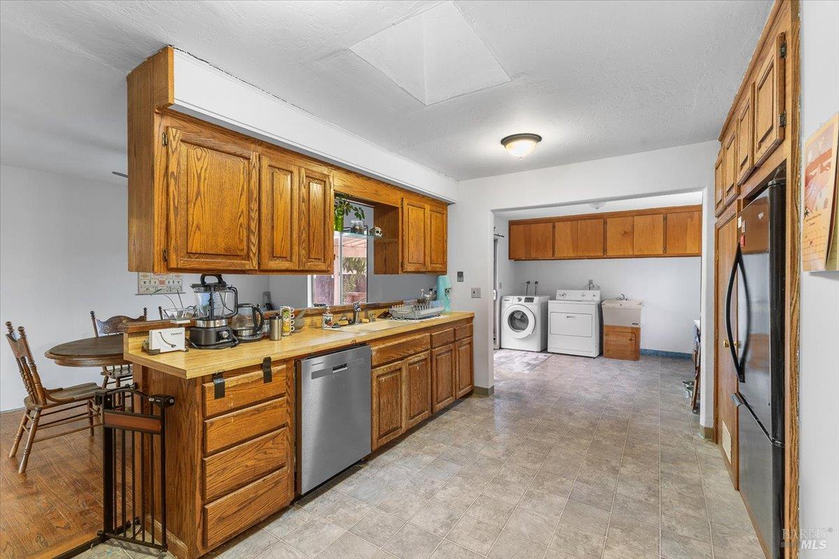 Detail Gallery Image 9 of 43 For 911 Harold Ln, Healdsburg,  CA 95448 - 3 Beds | 2 Baths