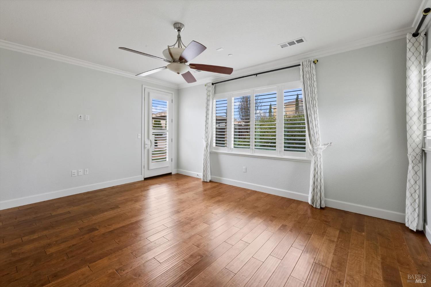 Detail Gallery Image 33 of 74 For 2036 Newcastle Dr, Vacaville,  CA 95687 - 3 Beds | 3 Baths