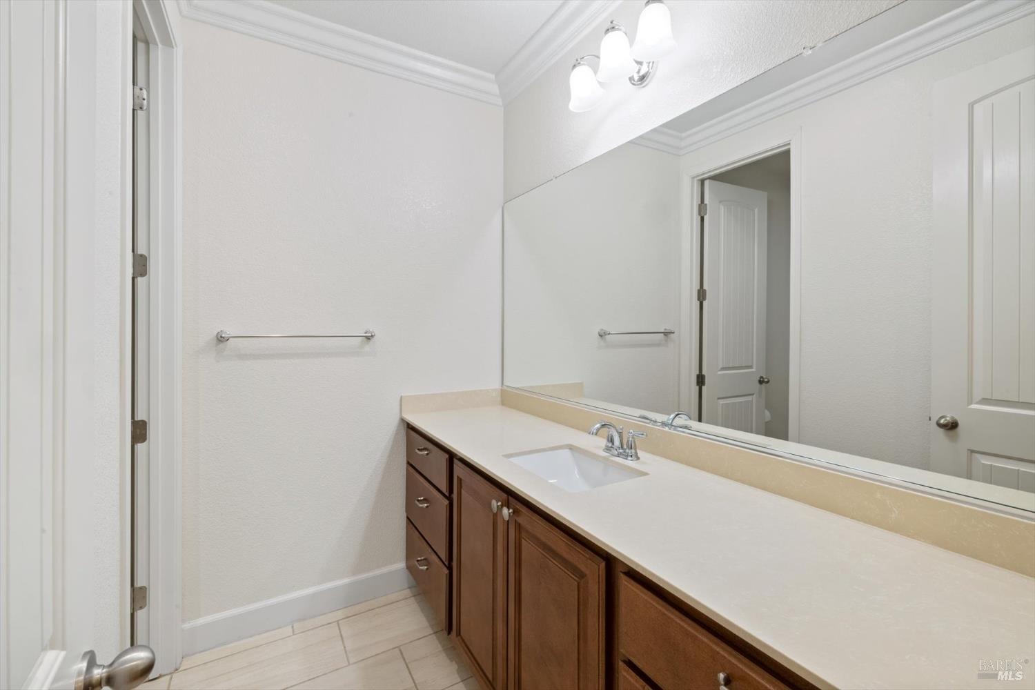 Detail Gallery Image 22 of 74 For 2036 Newcastle Dr, Vacaville,  CA 95687 - 3 Beds | 3 Baths