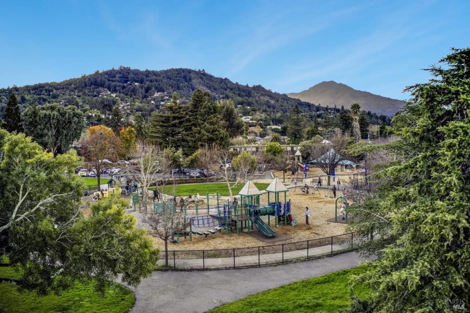 Detail Gallery Image 19 of 25 For 61 Pixley Ave #3,  Corte Madera,  CA 94925 - 2 Beds | 1 Baths