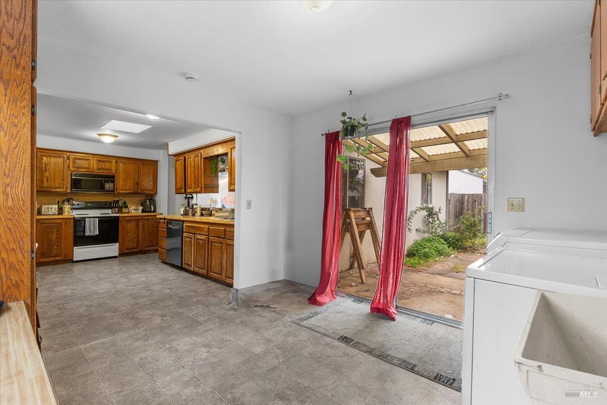 Detail Gallery Image 14 of 43 For 911 Harold Ln, Healdsburg,  CA 95448 - 3 Beds | 2 Baths