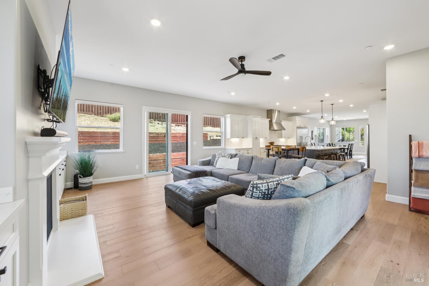 Detail Gallery Image 18 of 50 For 3675 Wyndemere Cir, Santa Rosa,  CA 95403 - 3 Beds | 3 Baths