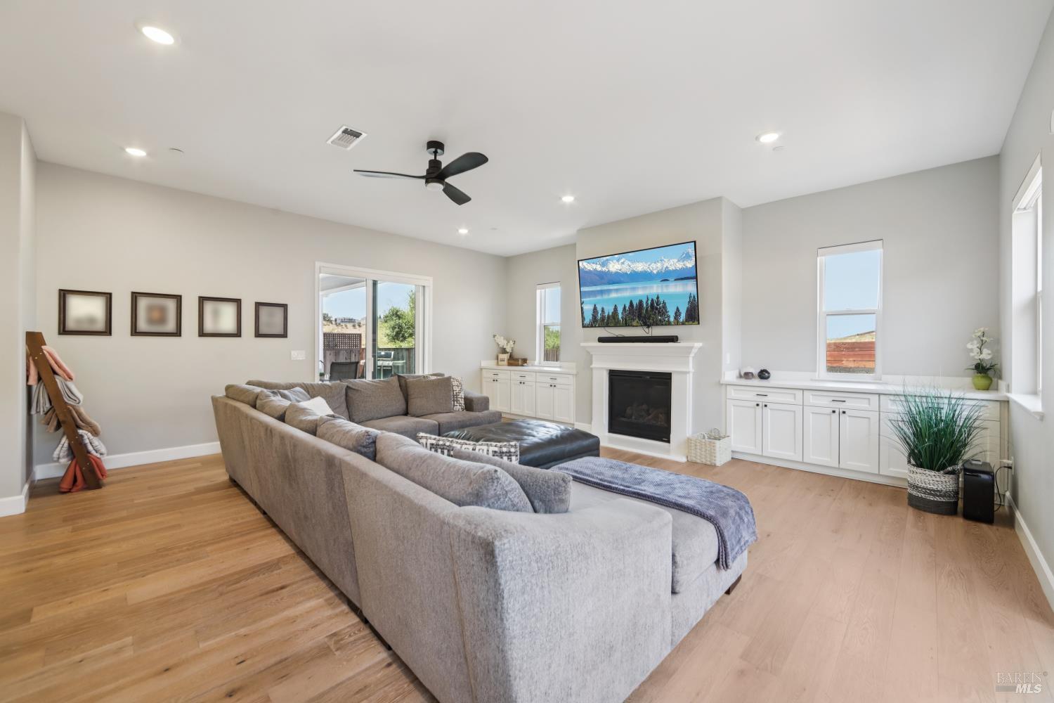 Detail Gallery Image 17 of 50 For 3675 Wyndemere Cir, Santa Rosa,  CA 95403 - 3 Beds | 3 Baths