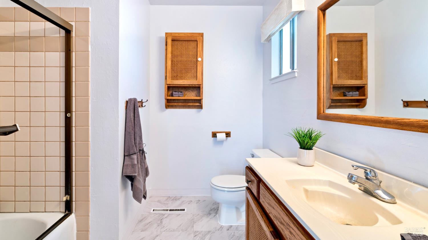 Detail Gallery Image 20 of 34 For 1680 Russell Ave, Santa Rosa,  CA 95403 - 4 Beds | 3 Baths