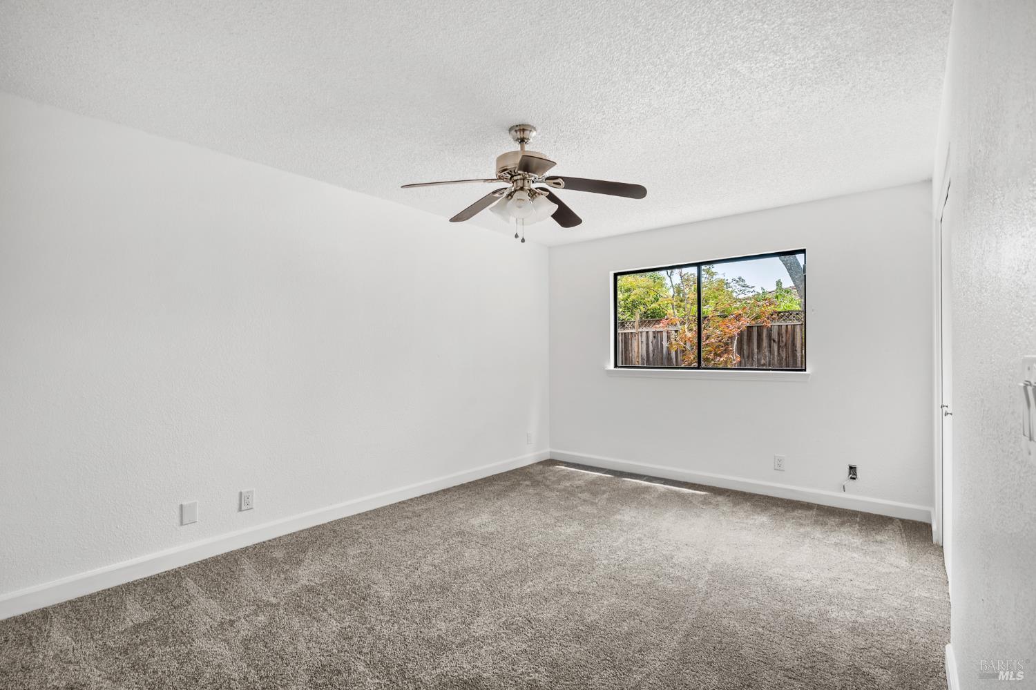 Detail Gallery Image 6 of 10 For 3148 Shetland Ct, Fairfield,  CA 94533 - 4 Beds | 2 Baths