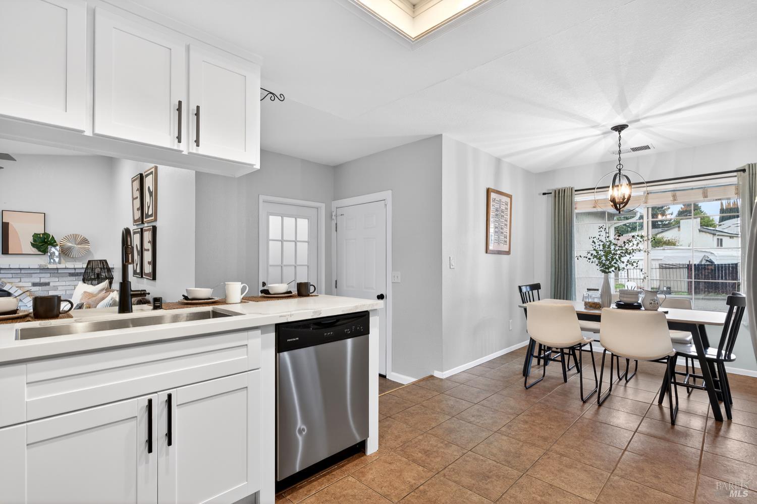 Detail Gallery Image 13 of 66 For 125 Easson Ct, Vallejo,  CA 94591 - 3 Beds | 2 Baths