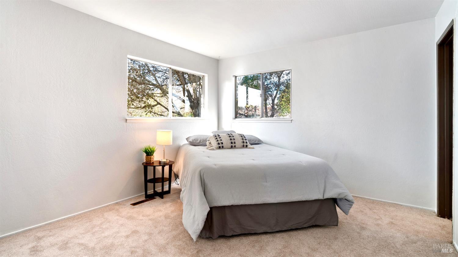 Detail Gallery Image 12 of 34 For 1680 Russell Ave, Santa Rosa,  CA 95403 - 4 Beds | 3 Baths