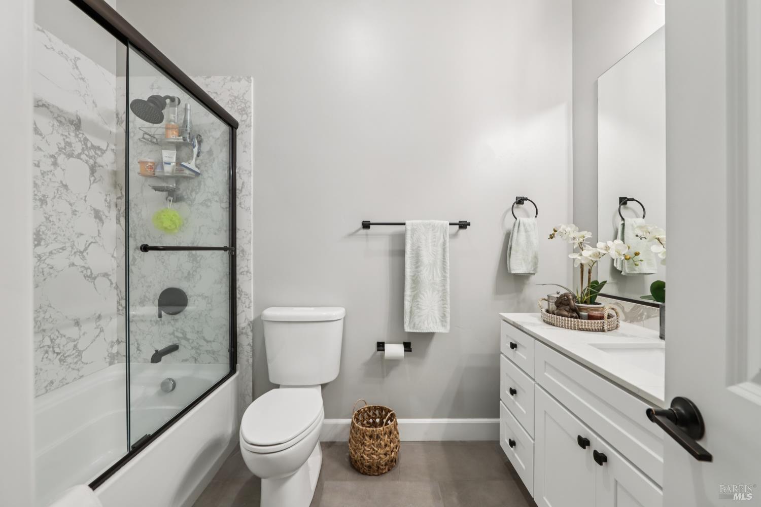 Detail Gallery Image 35 of 50 For 3675 Wyndemere Cir, Santa Rosa,  CA 95403 - 3 Beds | 3 Baths