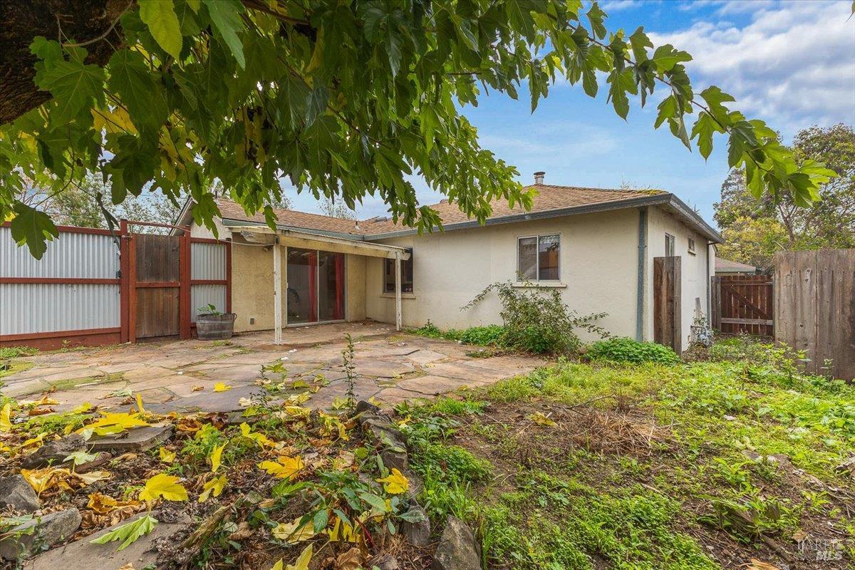 Detail Gallery Image 18 of 43 For 911 Harold Ln, Healdsburg,  CA 95448 - 3 Beds | 2 Baths