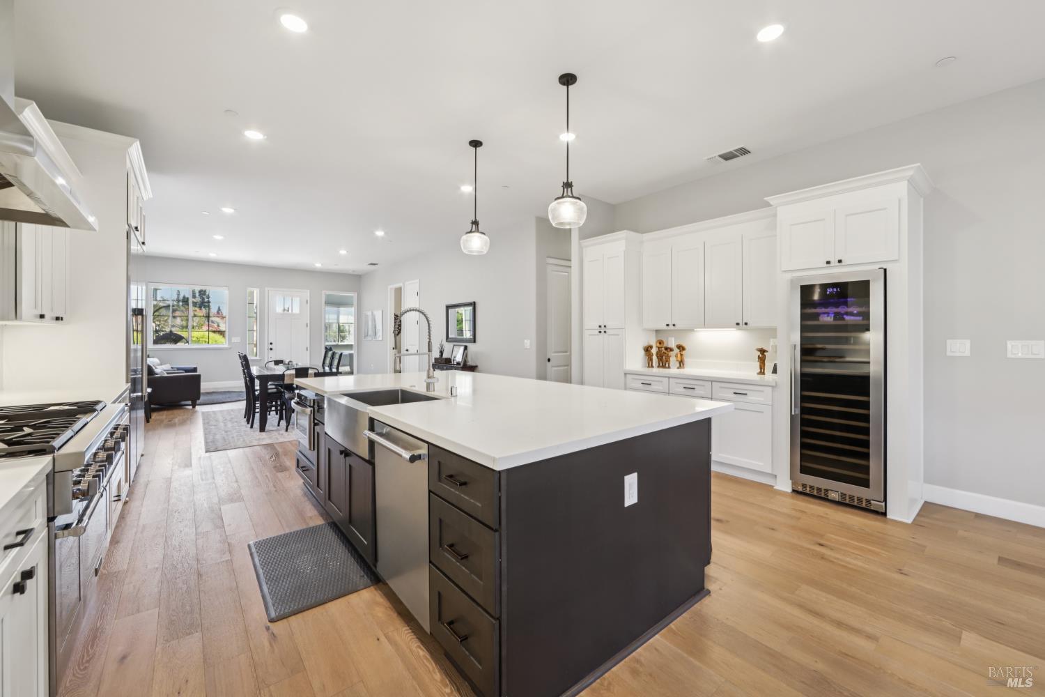 Detail Gallery Image 13 of 50 For 3675 Wyndemere Cir, Santa Rosa,  CA 95403 - 3 Beds | 3 Baths