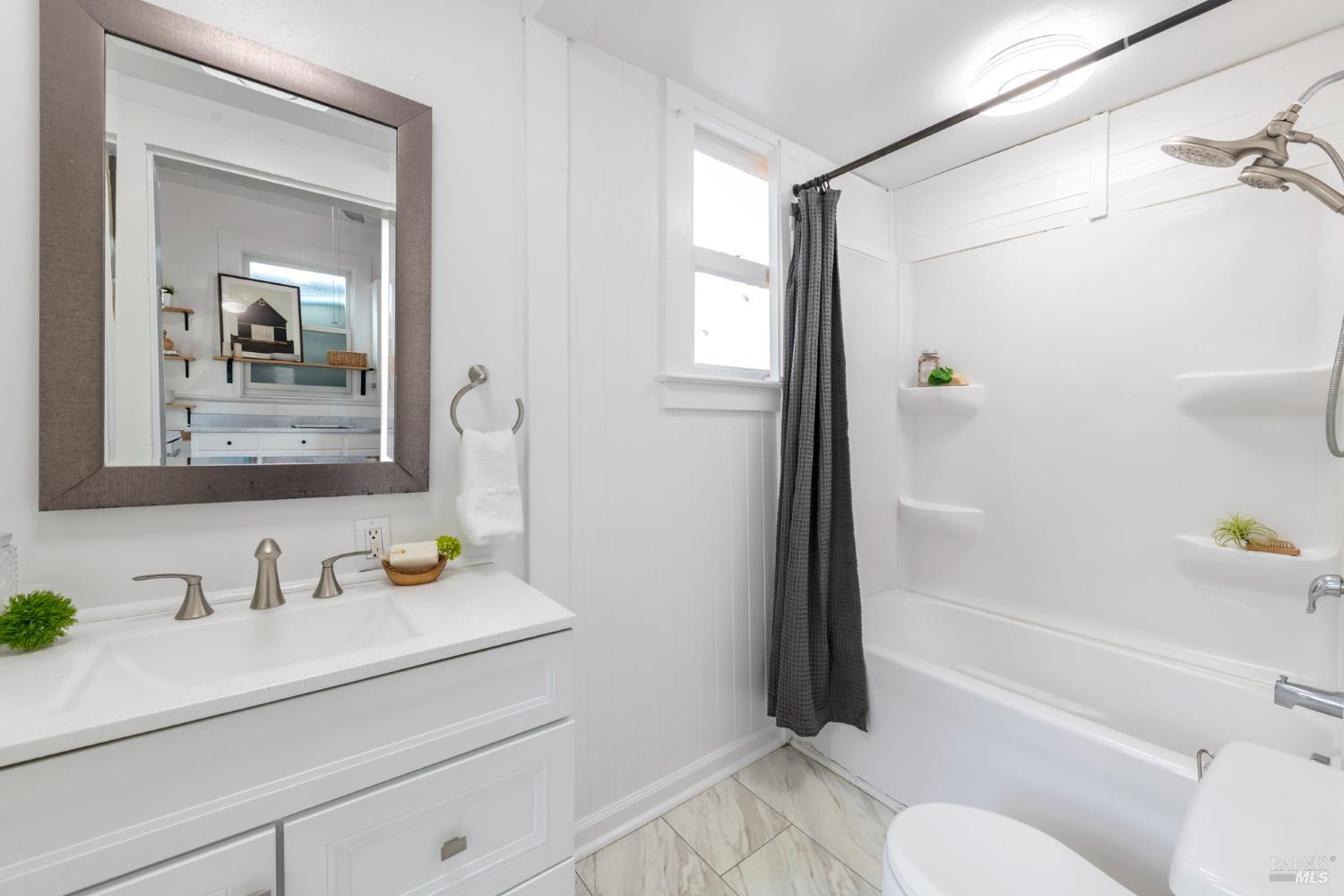 Detail Gallery Image 14 of 29 For 619 B St, San Rafael,  CA 94901 - 2 Beds | 1 Baths