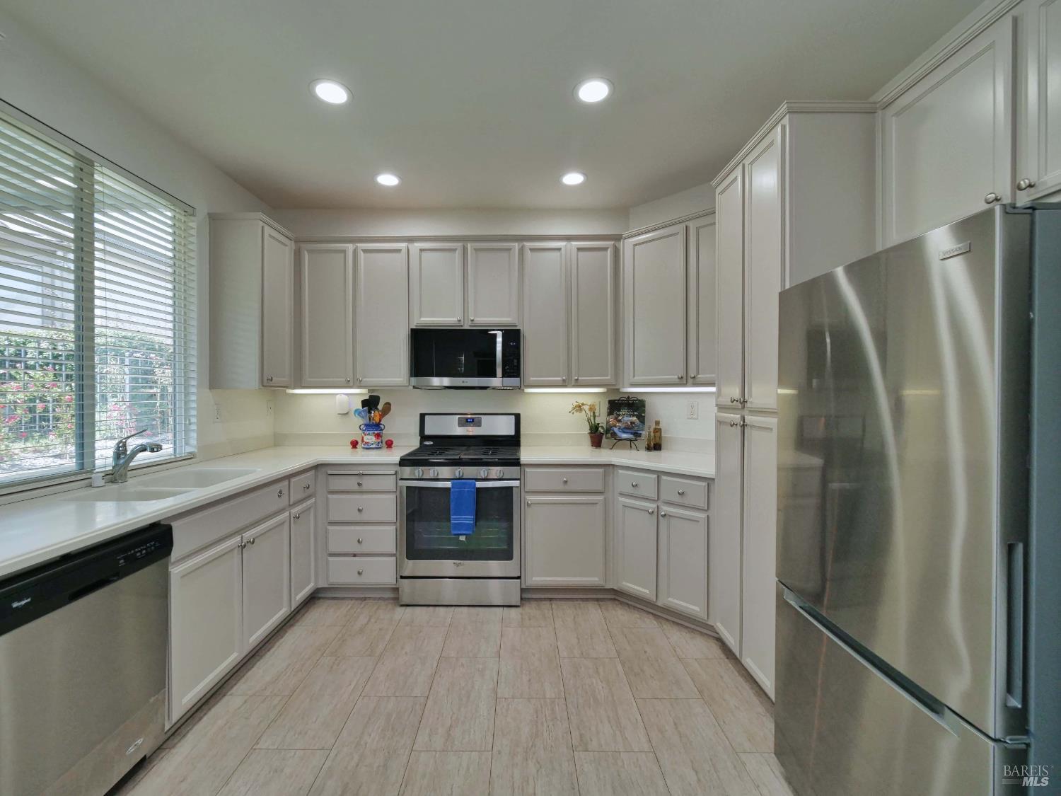 Detail Gallery Image 8 of 40 For 659 Pinehurst Dr Ca,  Rio Vista,  CA 94571 - 2 Beds | 2 Baths