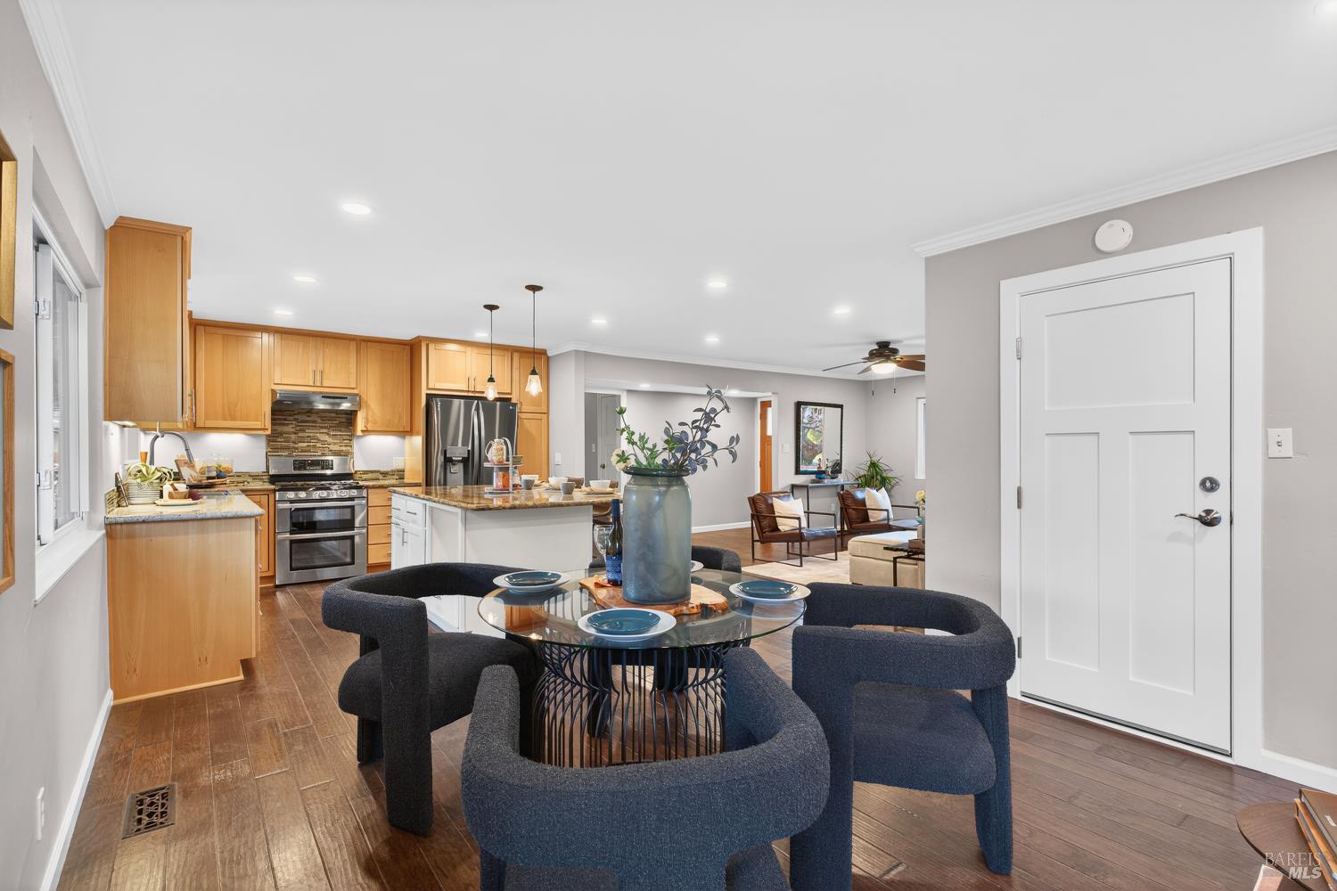 Detail Gallery Image 6 of 66 For 935 Mohr Ln, Concord,  CA 94518 - 3 Beds | 2 Baths