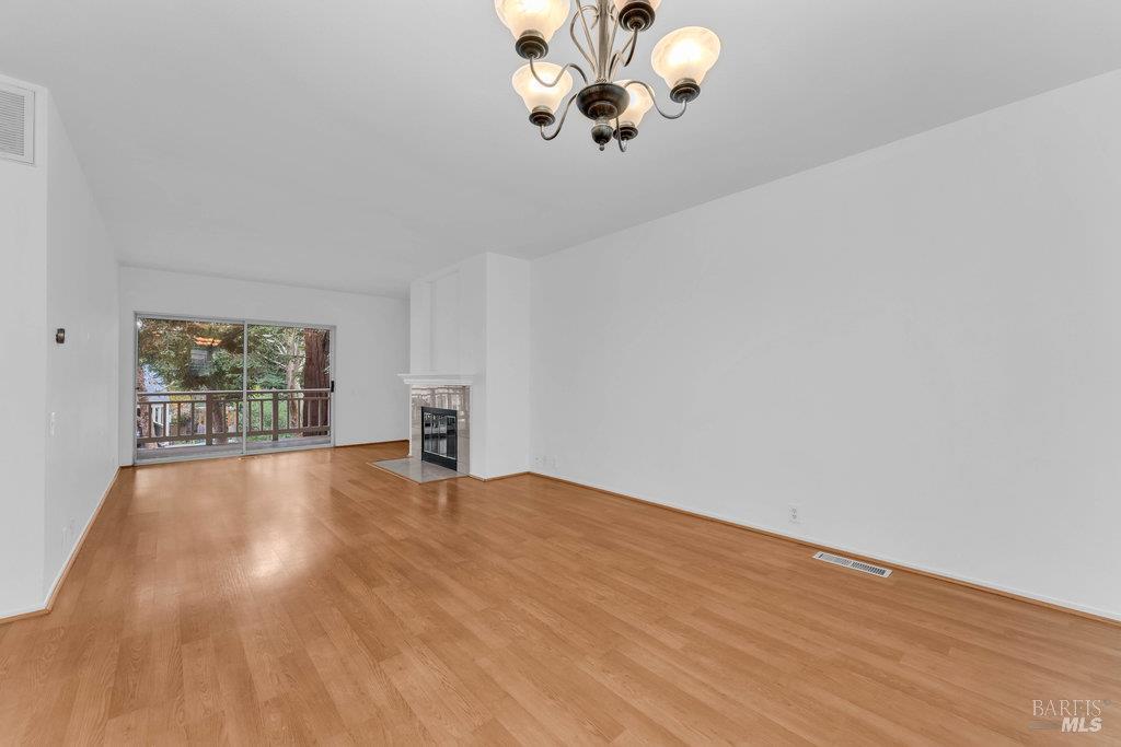 Detail Gallery Image 13 of 58 For 135 Koch Rd, Corte Madera,  CA 94925 - 2 Beds | 2 Baths