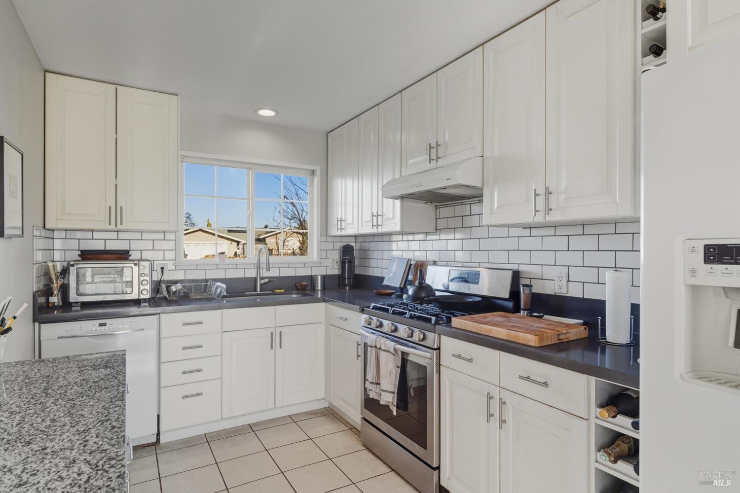 Detail Gallery Image 6 of 15 For 1280 Saint Francis Dr, Petaluma,  CA 94954 - 4 Beds | 2 Baths