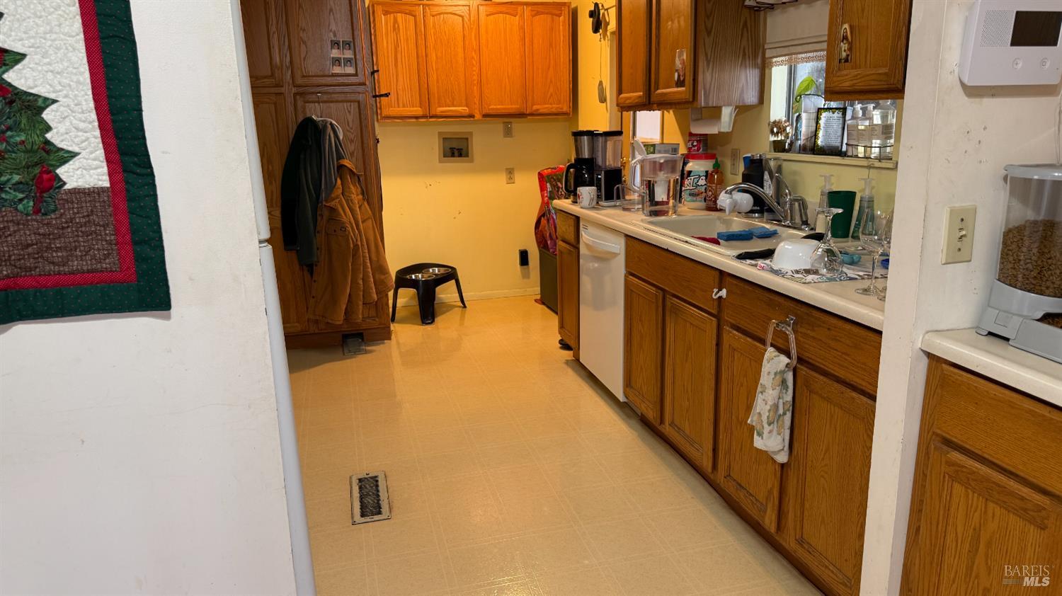 Detail Gallery Image 6 of 10 For 110 San Miguel Rd, Vallejo,  CA 94590 - 3 Beds | 2 Baths