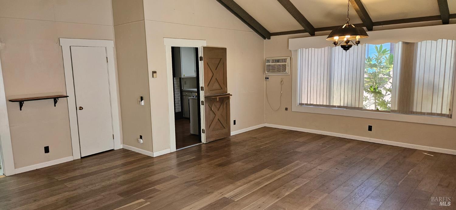 Detail Gallery Image 12 of 41 For 523 Center St, Healdsburg,  CA 95448 - 3 Beds | 2 Baths