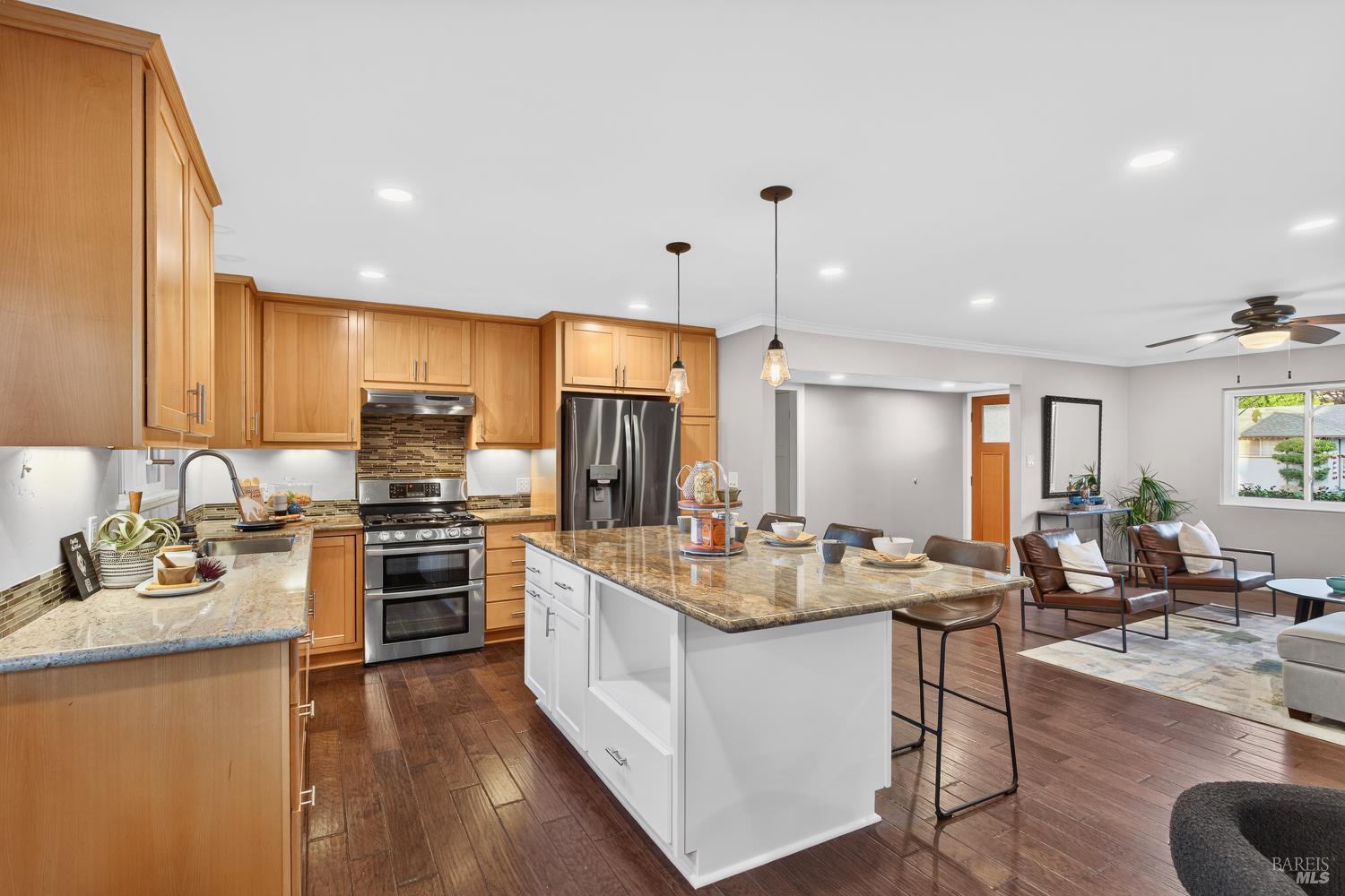 Detail Gallery Image 9 of 66 For 935 Mohr Ln, Concord,  CA 94518 - 3 Beds | 2 Baths