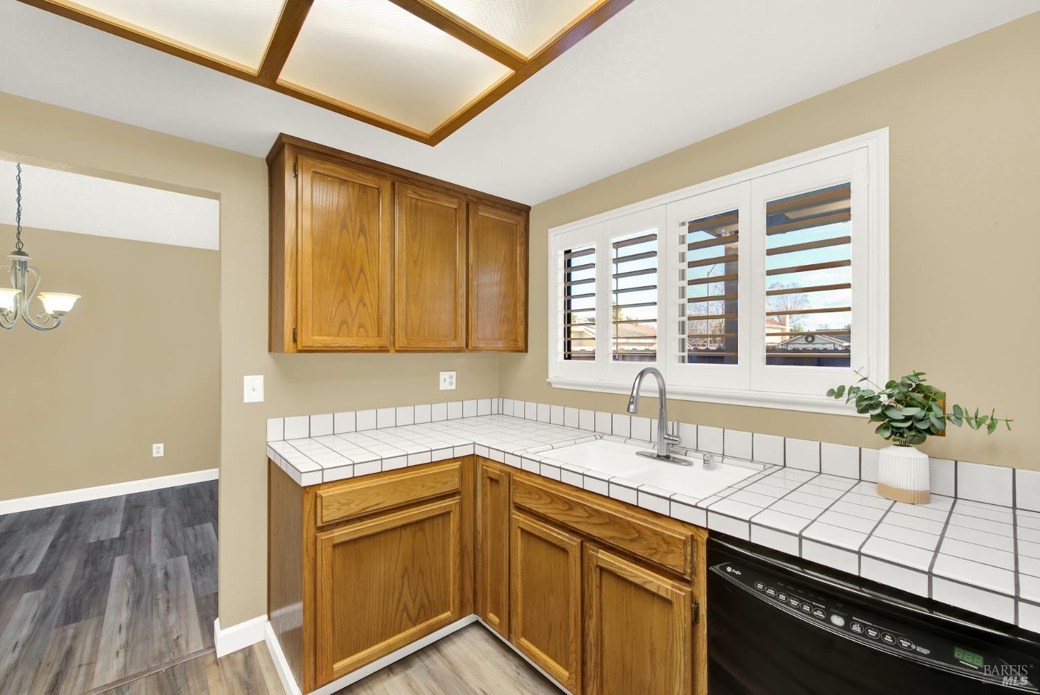 Detail Gallery Image 19 of 83 For 401 Northampton Dr, American Canyon,  CA 94503 - 4 Beds | 3 Baths