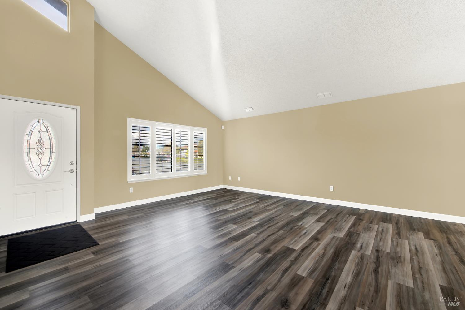 Detail Gallery Image 10 of 83 For 401 Northampton Dr, American Canyon,  CA 94503 - 4 Beds | 3 Baths