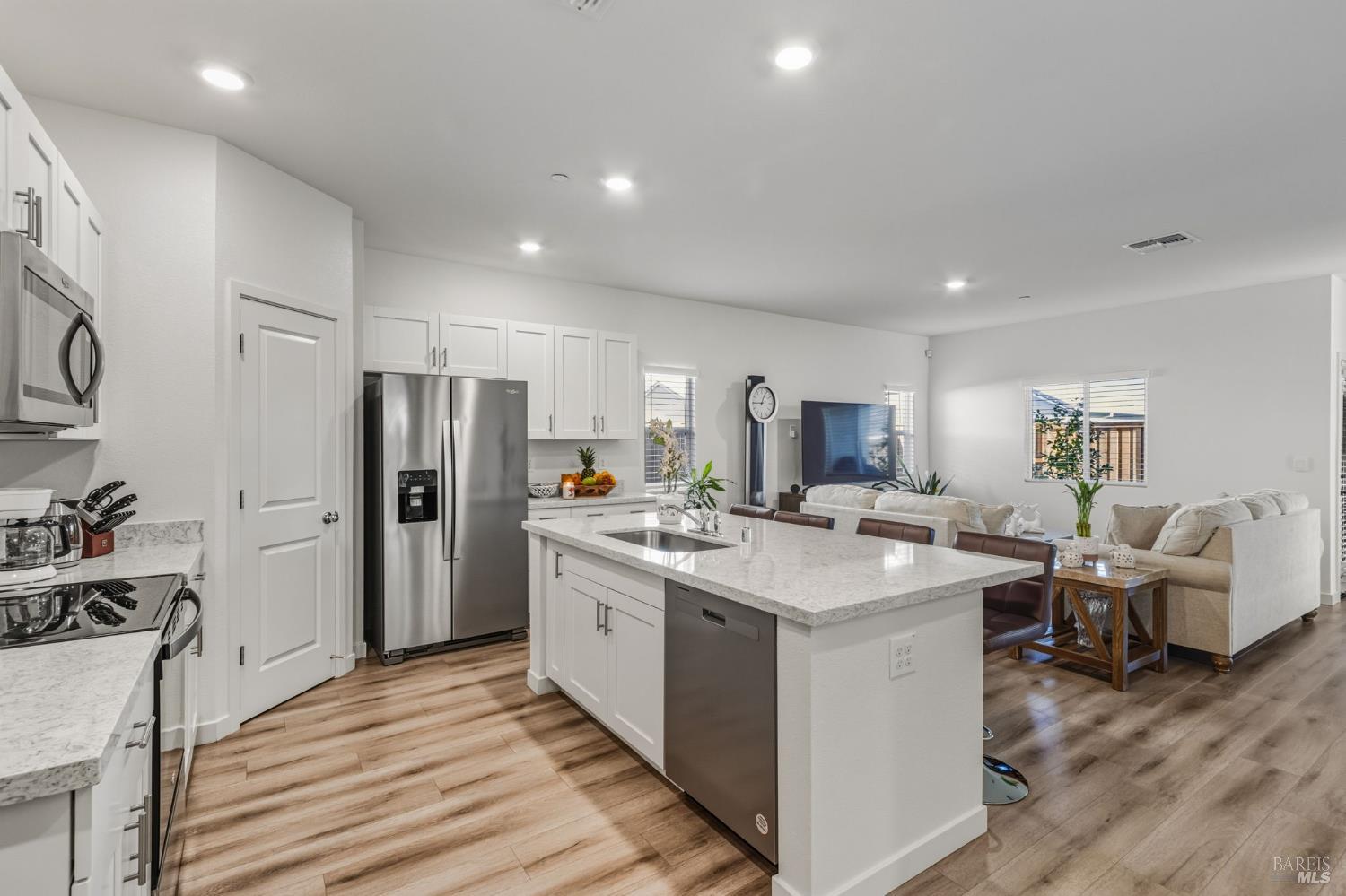 Detail Gallery Image 9 of 52 For 525 Fruit Tree Rd, Dixon,  CA 95620 - 3 Beds | 2 Baths