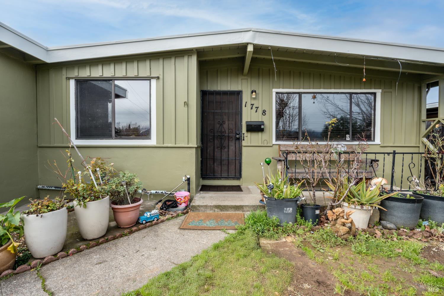 Detail Gallery Image 4 of 15 For 1778 Lockwood Dr, Ukiah,  CA 95482 - 3 Beds | 1 Baths