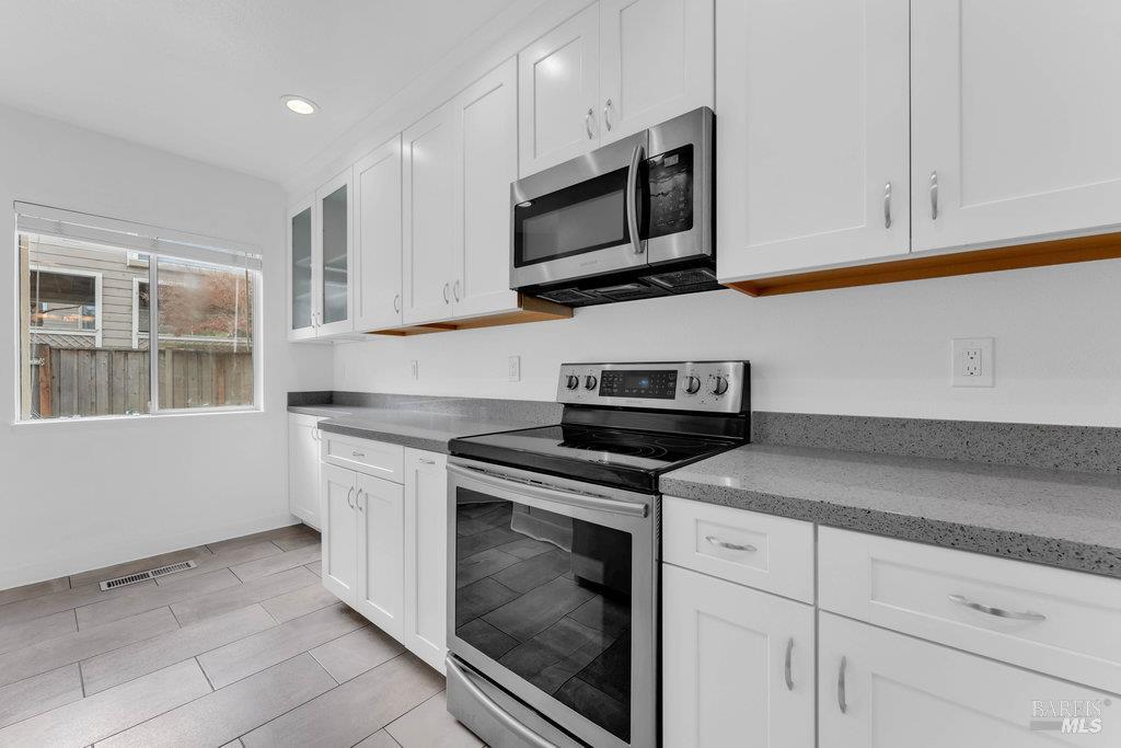 Detail Gallery Image 20 of 58 For 135 Koch Rd, Corte Madera,  CA 94925 - 2 Beds | 2 Baths