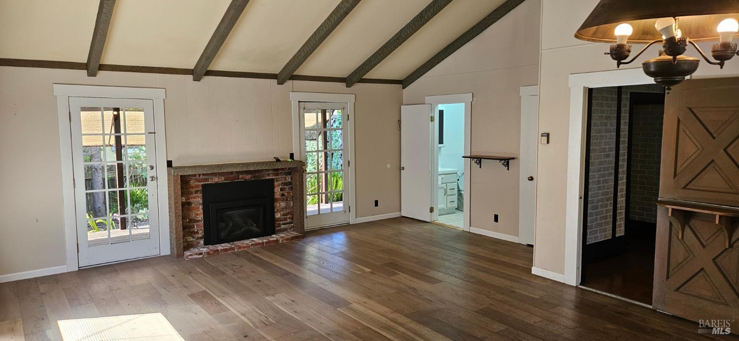 Detail Gallery Image 11 of 41 For 523 Center St, Healdsburg,  CA 95448 - 3 Beds | 2 Baths