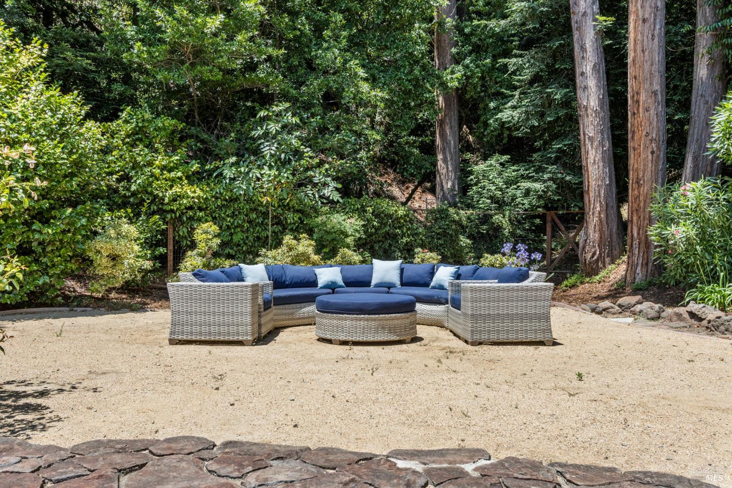 Detail Gallery Image 33 of 37 For 71 Convent Ct, San Rafael,  CA 94901 - 3 Beds | 2 Baths