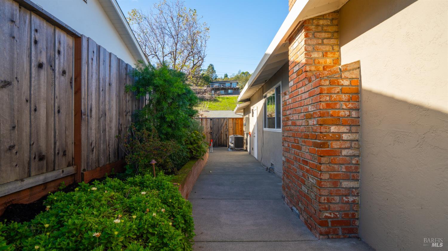Detail Gallery Image 41 of 47 For 739 Tamarack Dr, San Rafael,  CA 94903 - 3 Beds | 2 Baths