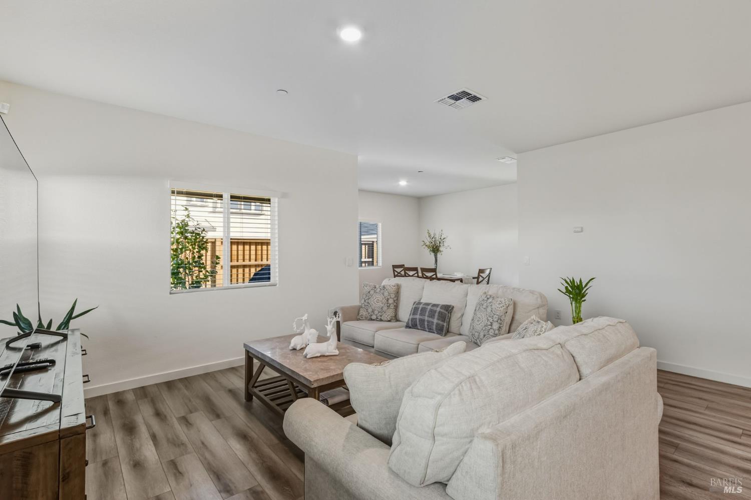 Detail Gallery Image 18 of 52 For 525 Fruit Tree Rd, Dixon,  CA 95620 - 3 Beds | 2 Baths