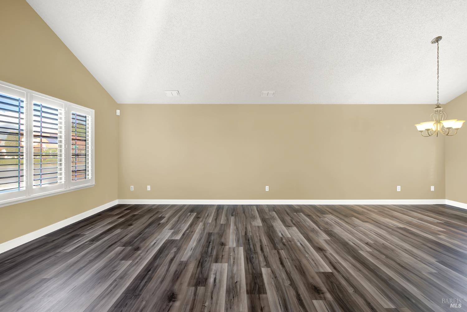 Detail Gallery Image 9 of 83 For 401 Northampton Dr, American Canyon,  CA 94503 - 4 Beds | 3 Baths