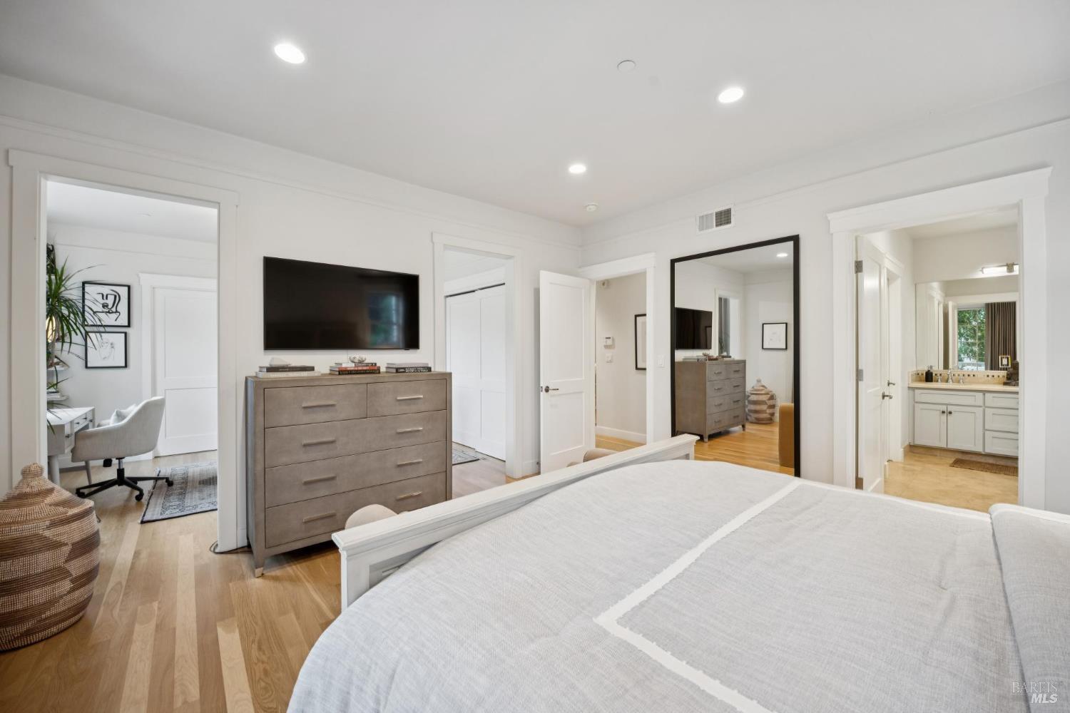 Detail Gallery Image 28 of 53 For 39 Baywood Ter, San Rafael,  CA 94901 - 4 Beds | 2/1 Baths