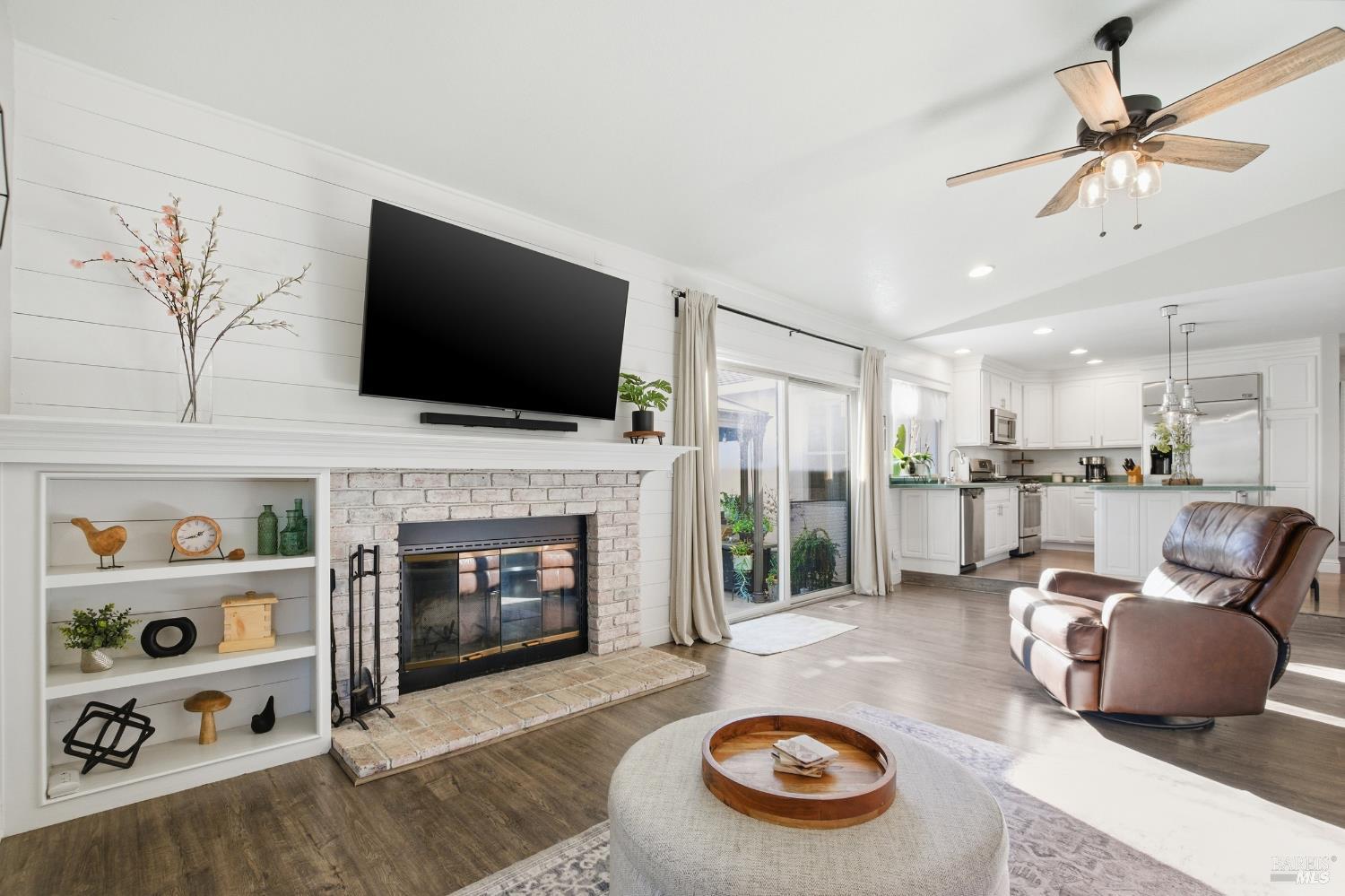 Detail Gallery Image 15 of 38 For 442 Stonewood Dr, Vacaville,  CA 95687 - 4 Beds | 2/1 Baths