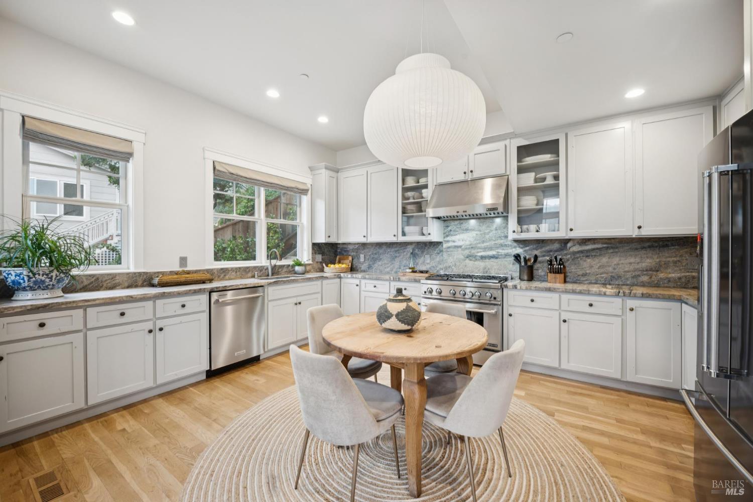 Detail Gallery Image 15 of 53 For 39 Baywood Ter, San Rafael,  CA 94901 - 4 Beds | 2/1 Baths