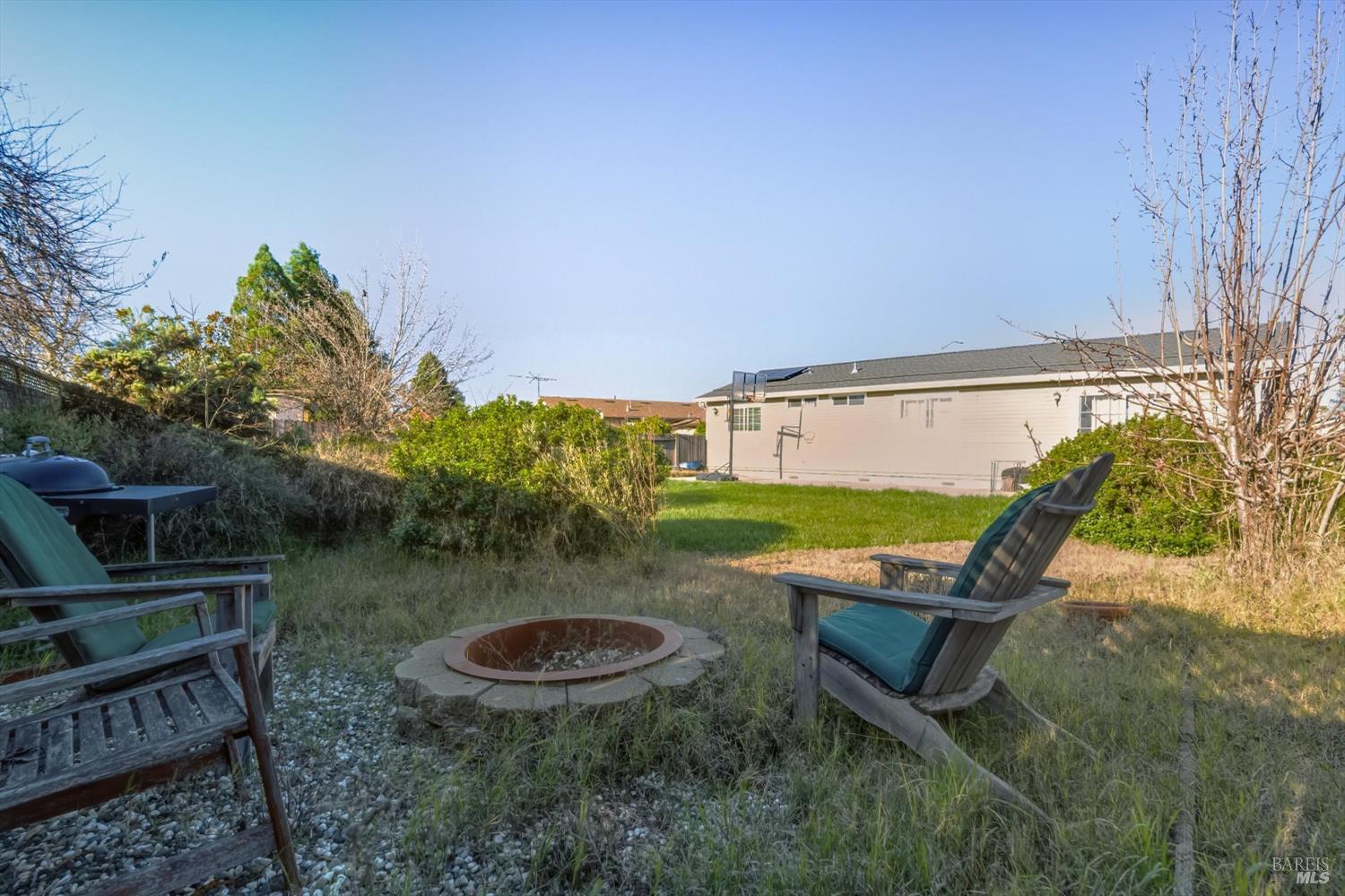 Detail Gallery Image 14 of 15 For 1280 Saint Francis Dr, Petaluma,  CA 94954 - 4 Beds | 2 Baths