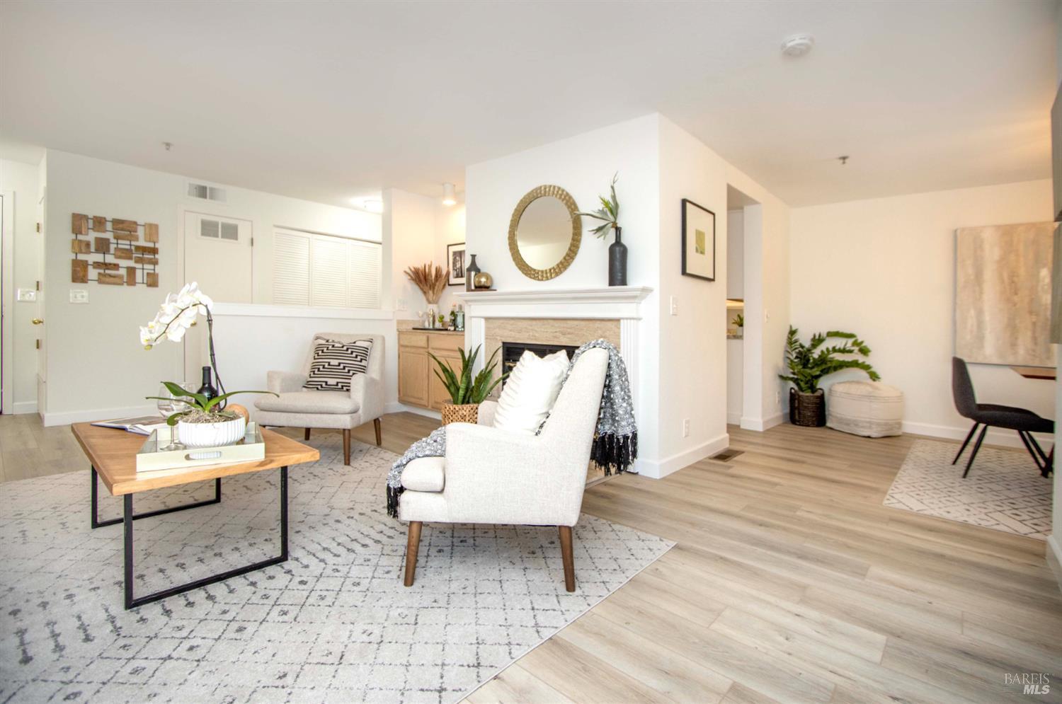 Detail Gallery Image 3 of 29 For 230 Pelican Ln, Novato,  CA 94949 - 3 Beds | 2/1 Baths