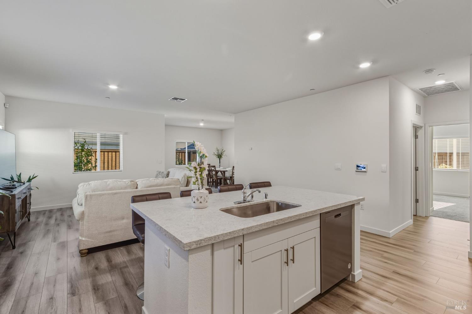 Detail Gallery Image 12 of 52 For 525 Fruit Tree Rd, Dixon,  CA 95620 - 3 Beds | 2 Baths