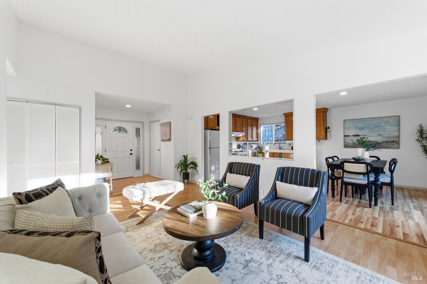 Detail Gallery Image 9 of 38 For 200 Evelyn Cir, Vallejo,  CA 94589 - 3 Beds | 2 Baths