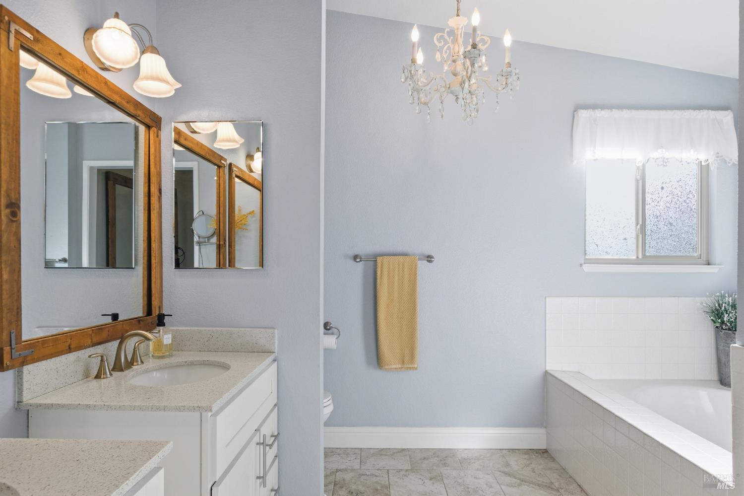 Detail Gallery Image 21 of 38 For 442 Stonewood Dr, Vacaville,  CA 95687 - 4 Beds | 2/1 Baths