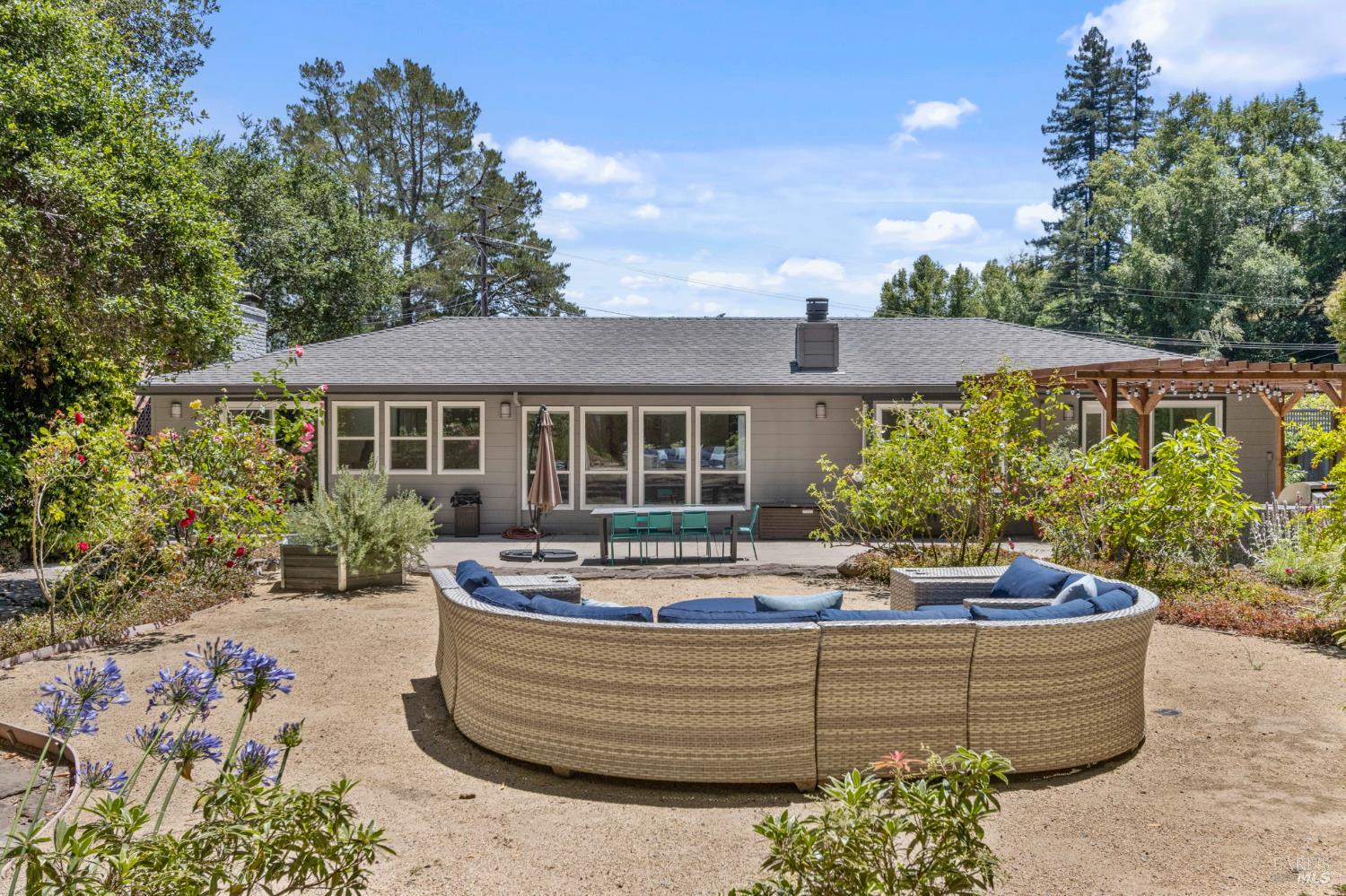 Detail Gallery Image 25 of 37 For 71 Convent Ct, San Rafael,  CA 94901 - 3 Beds | 2 Baths