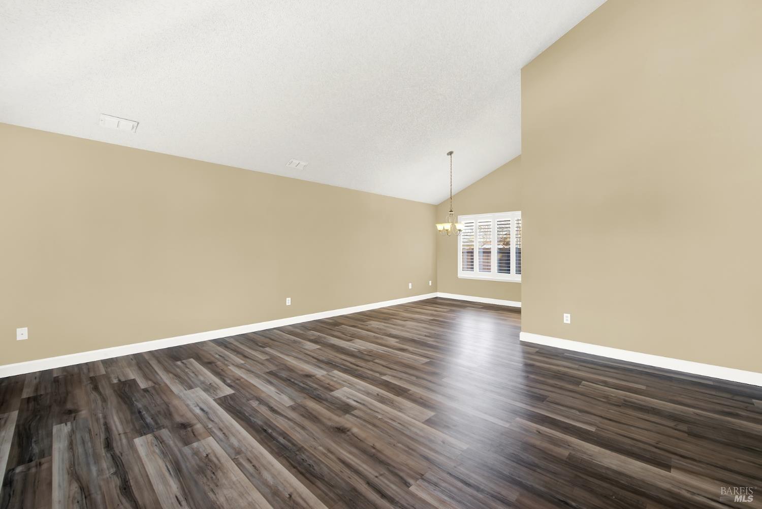 Detail Gallery Image 8 of 83 For 401 Northampton Dr, American Canyon,  CA 94503 - 4 Beds | 3 Baths